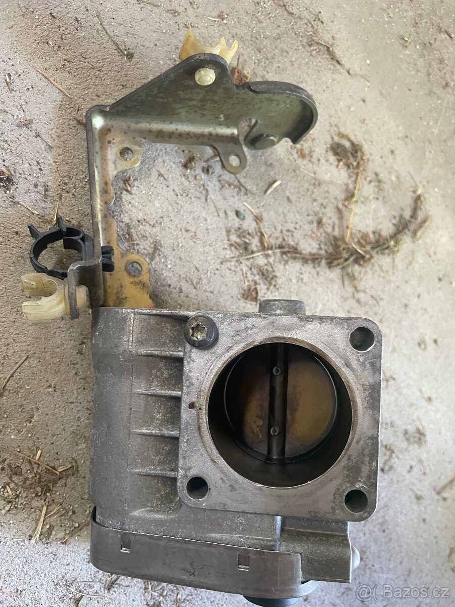 Škrtící klapka Fiat stilo 1.6 16v 2004 - 2