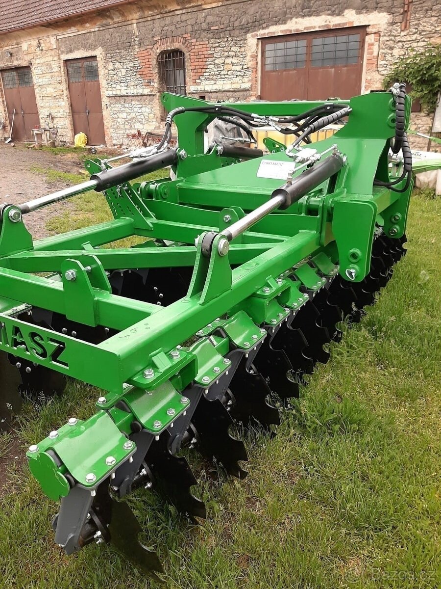 Diskový podmítač hydraulicky rozkládaný EM BTCH 5M - 2