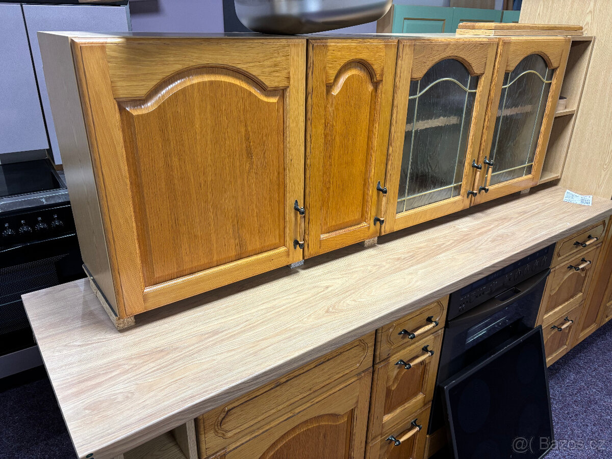 Kuchyň masiv se spotřebiči - 2