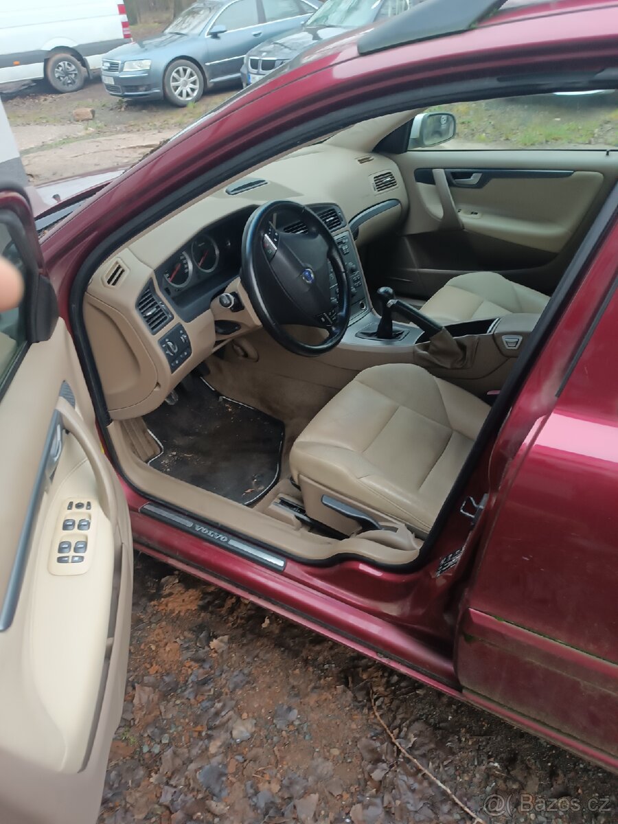 Volvo V70 na náhradní díly motor ko - 2