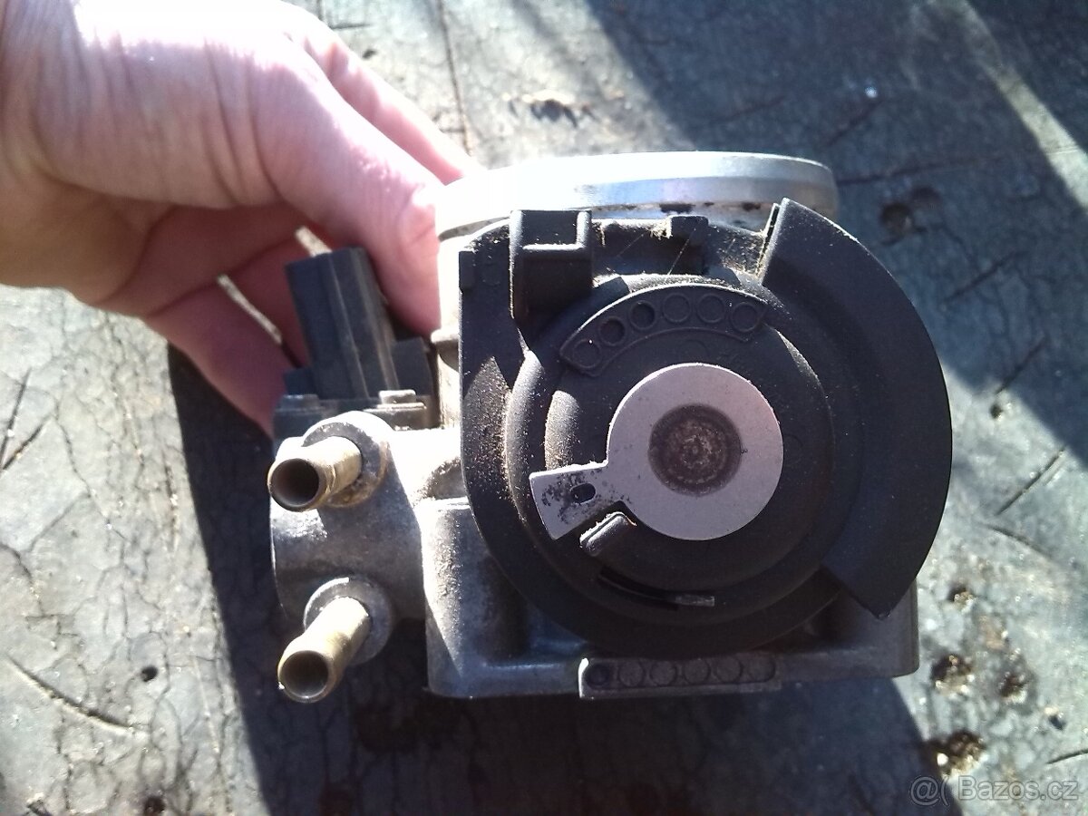 Škrticí klapka VW 021133066 - 2