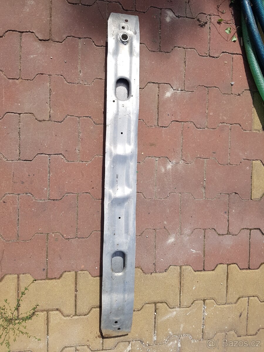 Přední vystouha audi a4 b8 - 2