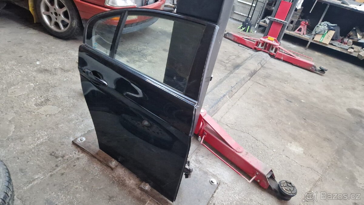 Prodám náhradní díli na BMW E90 - 2