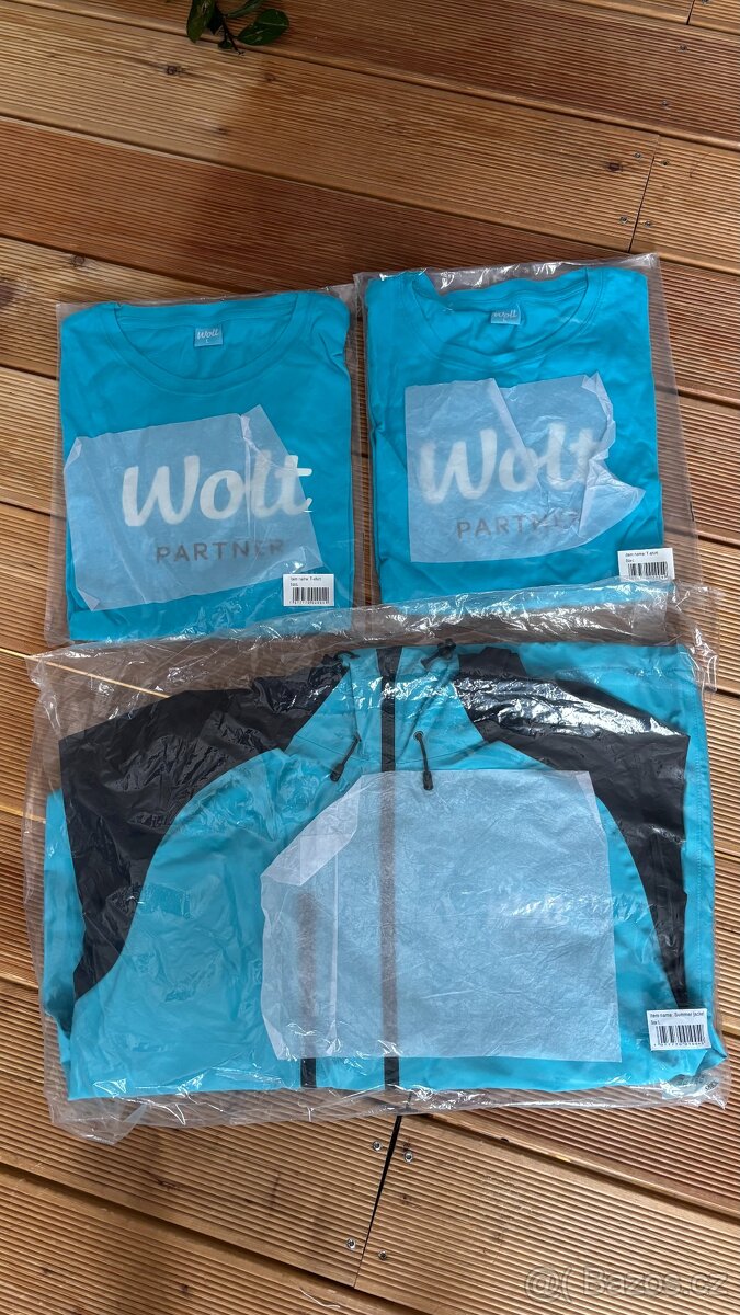Wolt taška,bunda a 2 trička - 2