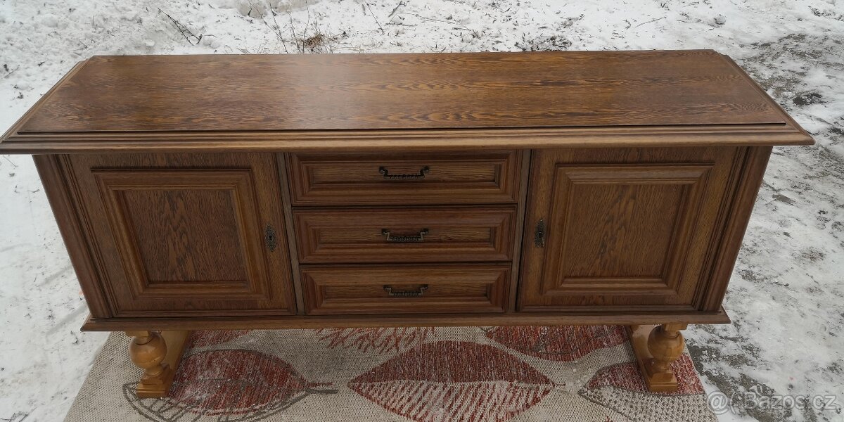 Rustikální komoda na nožkách - 2