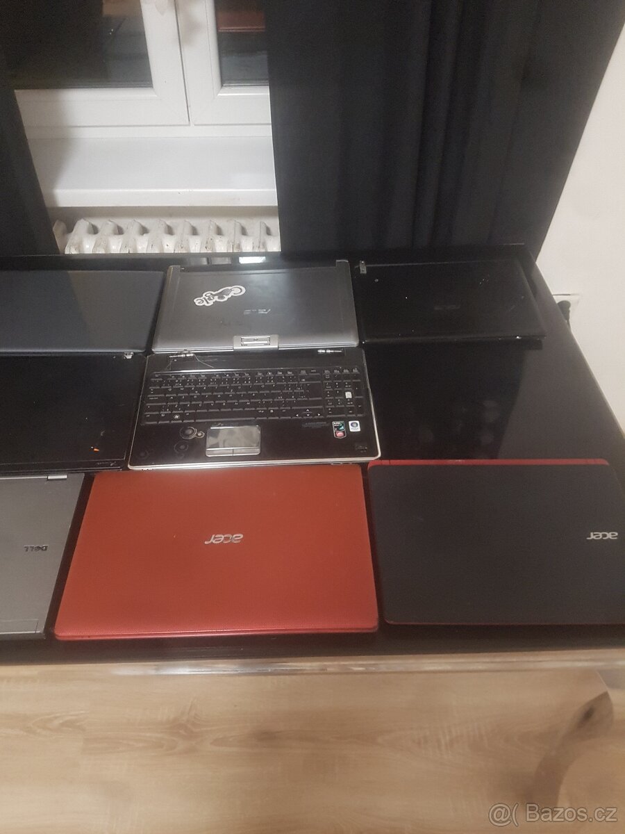 Prodam mix noteboky na dily 11 kusu - 2