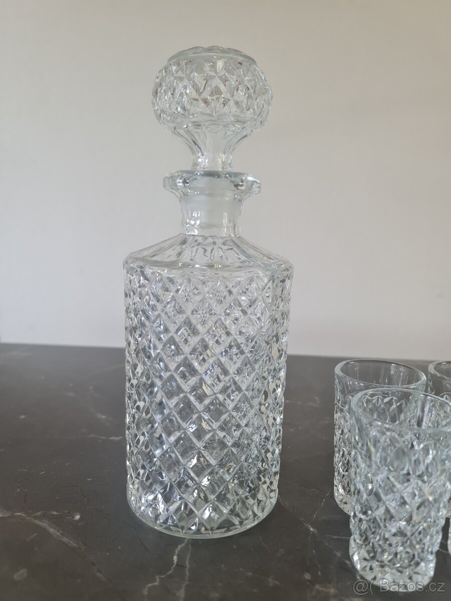 Karafa se šesti sklenkami - 2