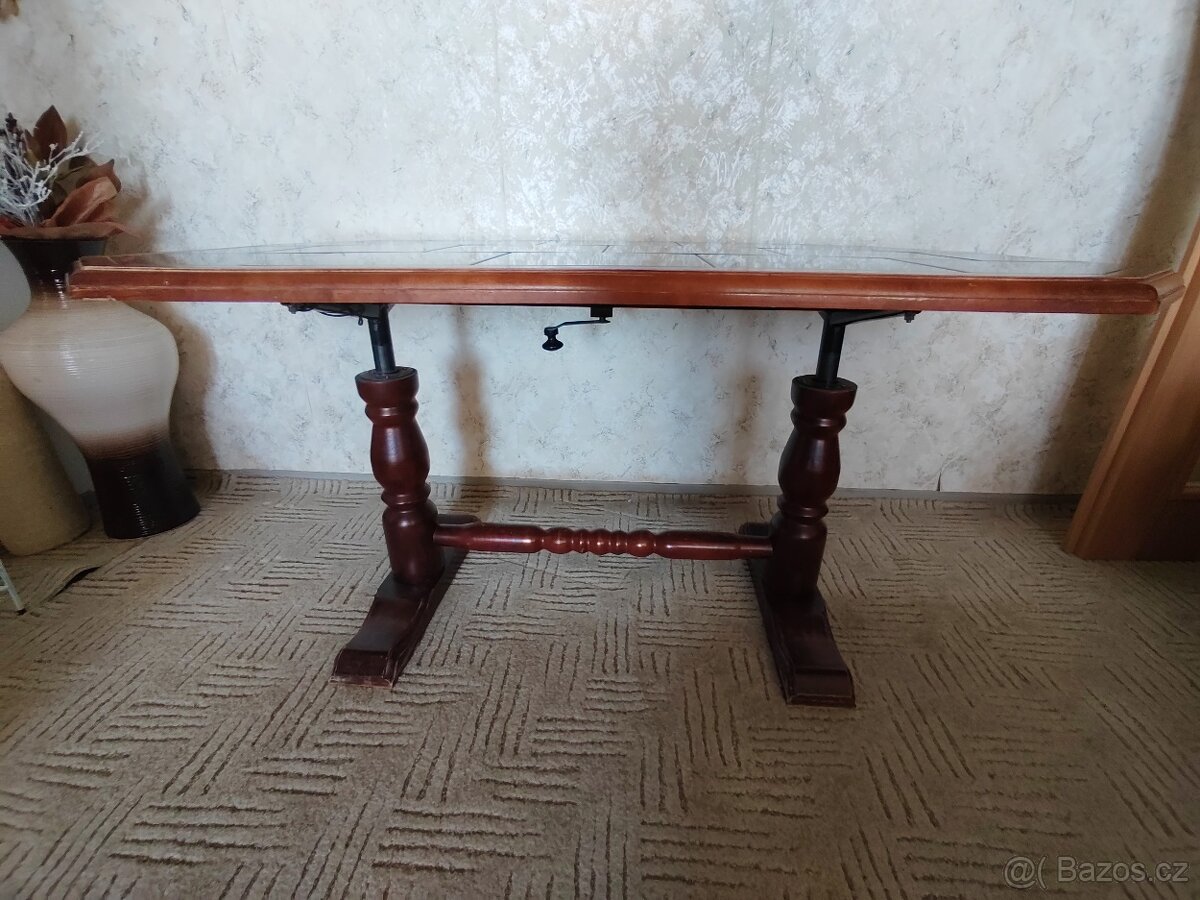 Starší konferenční stolek - 2