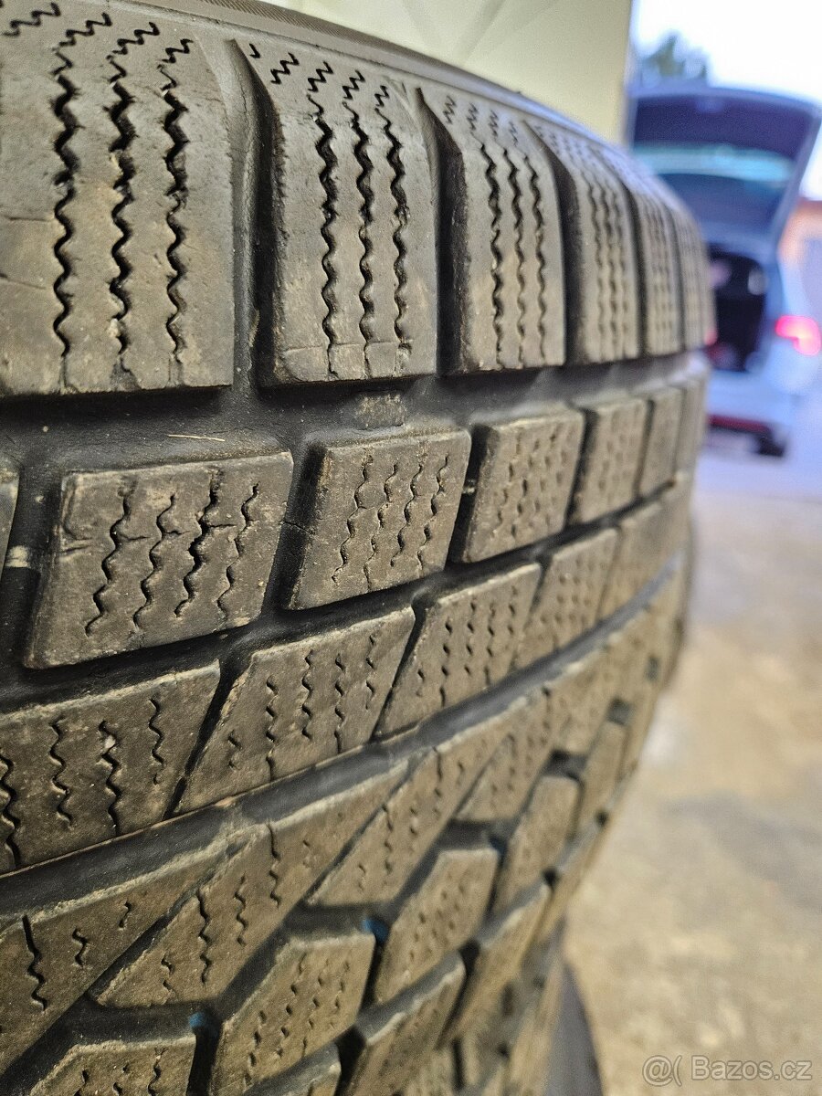 Zimní pneu 215/55 R18 - 2