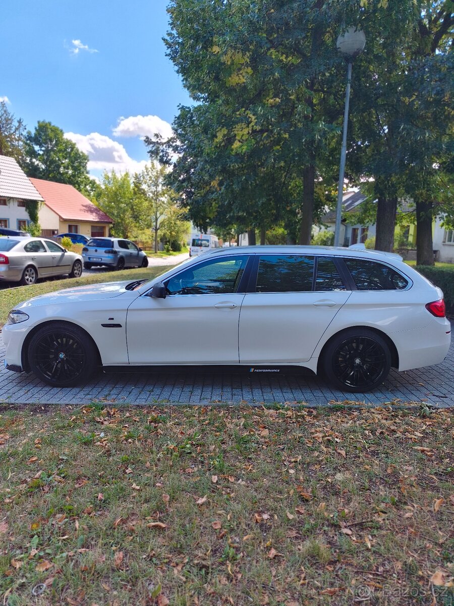 BMW 52OD F11 MANUÁL - 2