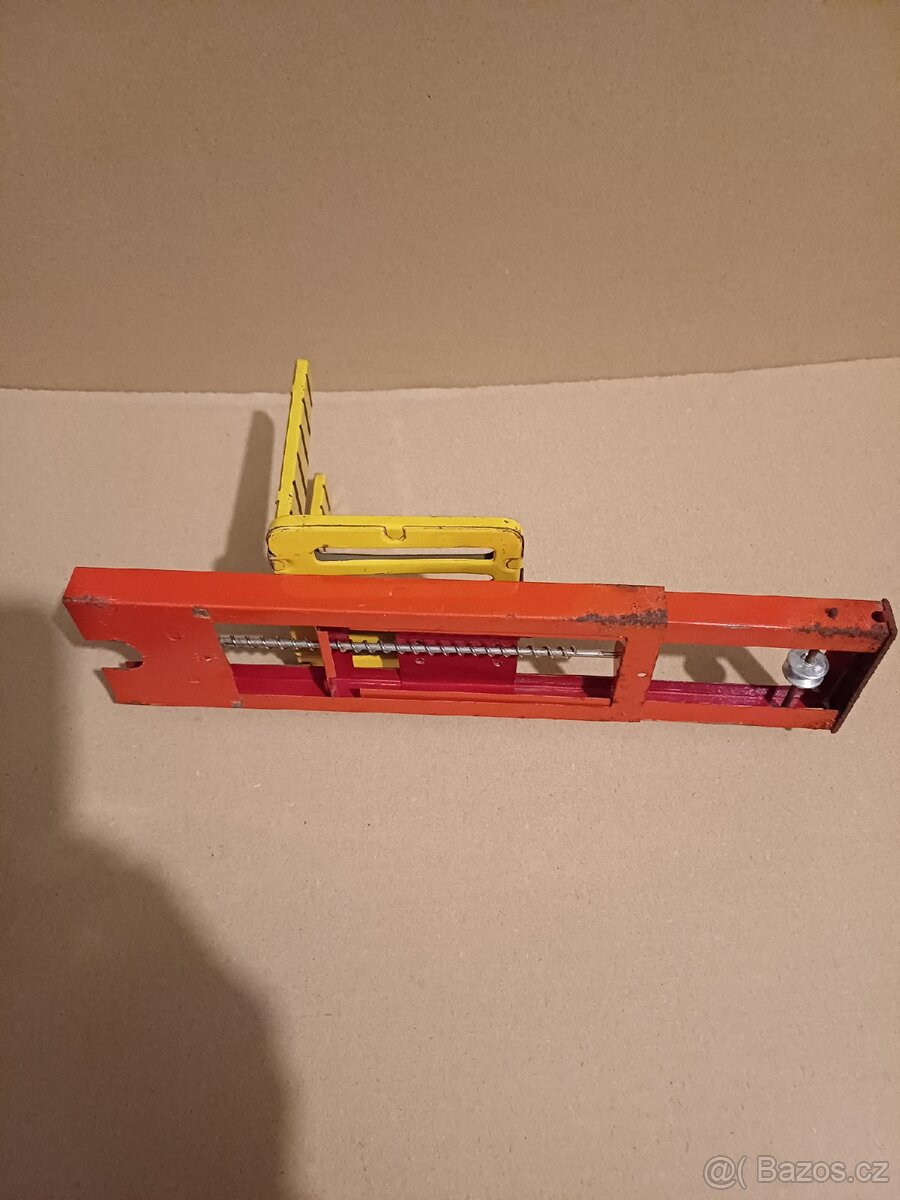 Staré hračky. Ites,kdn. - 2