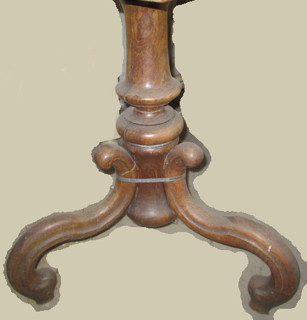 Prodám starý stůl. - 2