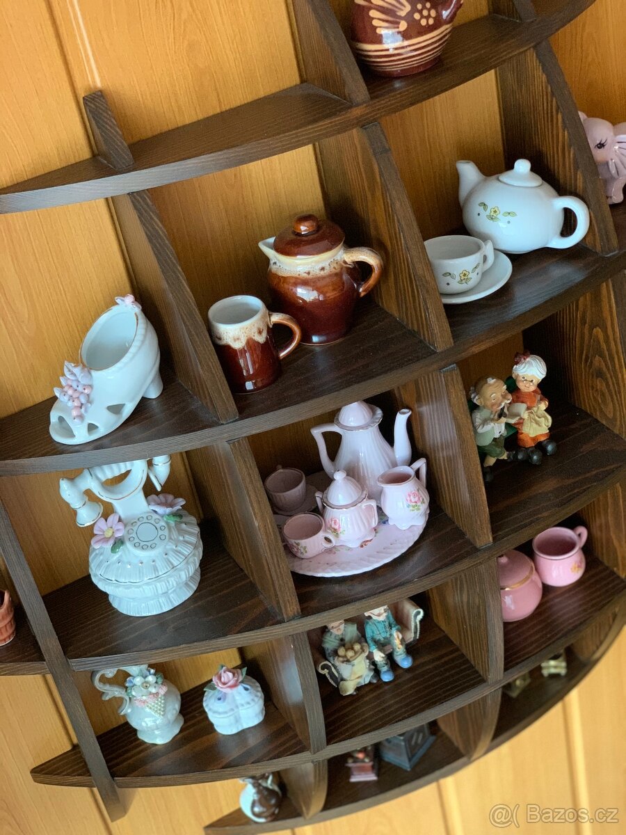 Dřevěná polička včetně dekorace - 2