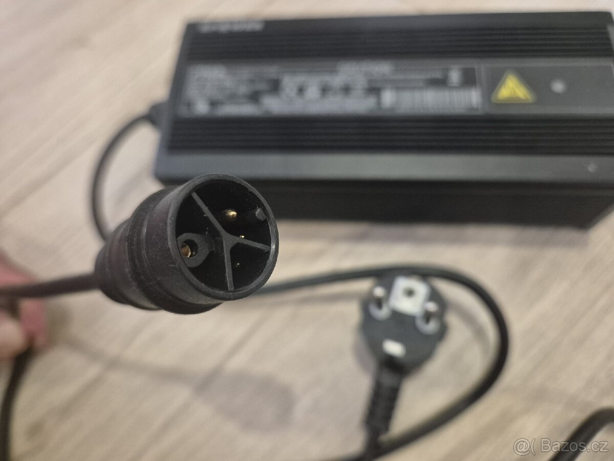 Nabíječka STIGA EPOWER 58.8 V / 5 A, 294 W - 2