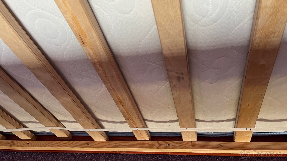 Dětská dřevěná postel - 2