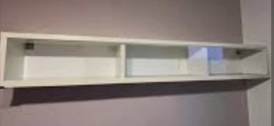 Dřevěný domeček, police,HRY, DVD, a přilby cyklo a lyžařská - 2