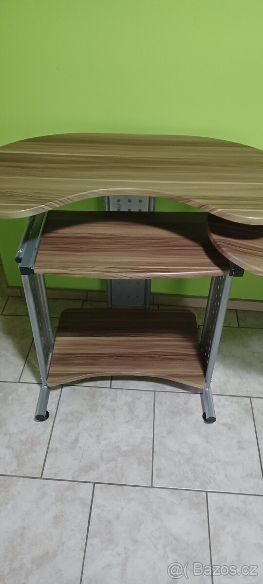 Počítačový stůl - 2