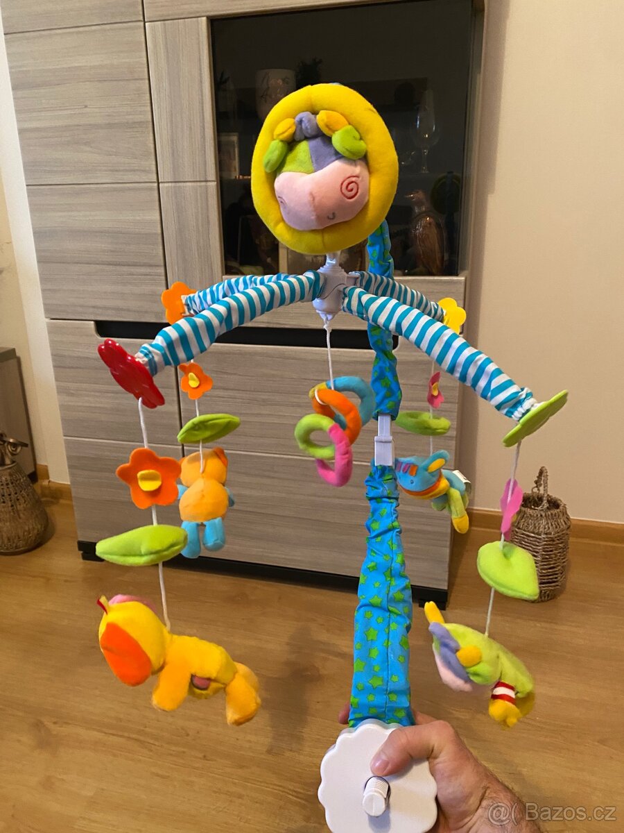 Kolotoč nad postýlku - 2