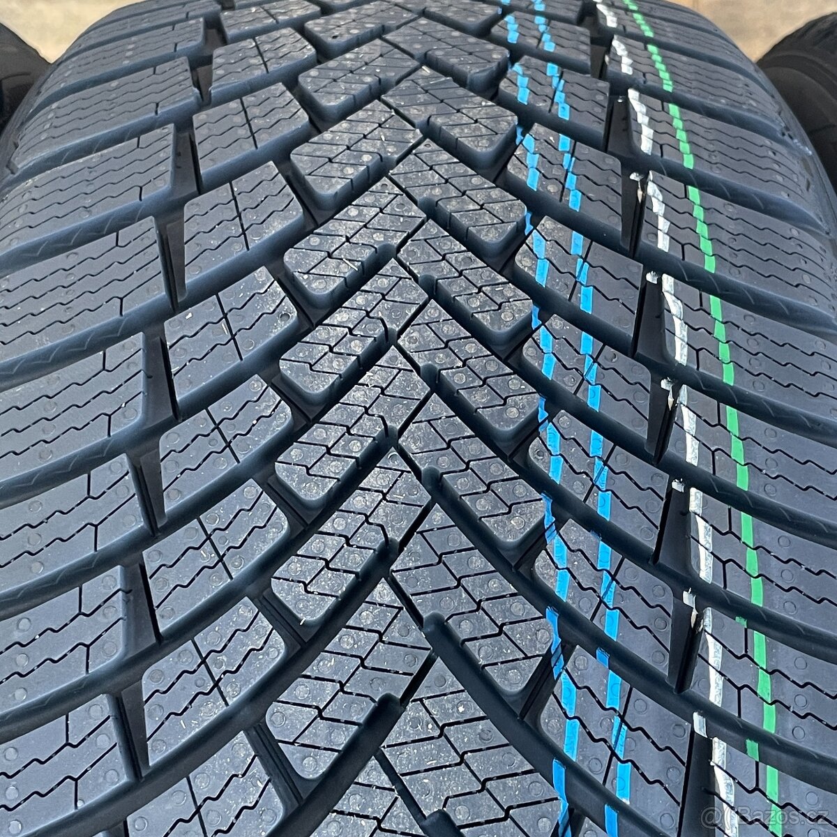 Mega akce Nove Zimni pneu 225/40 R18 92V XL Barum - 2