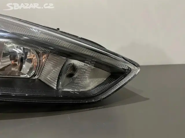Pravé přední světlo Ford Focus mk3 - 2
