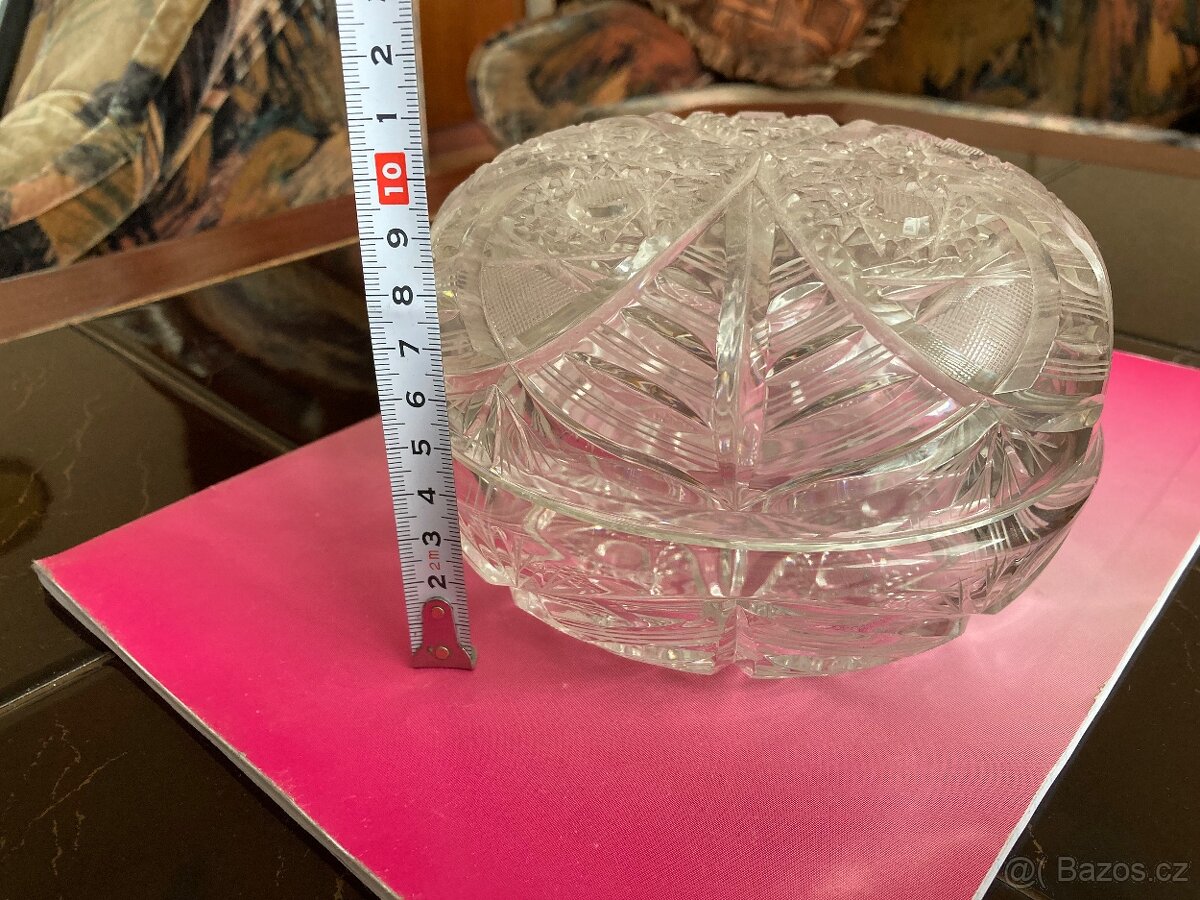 Prodám broušenou dózu s víčkem - 2