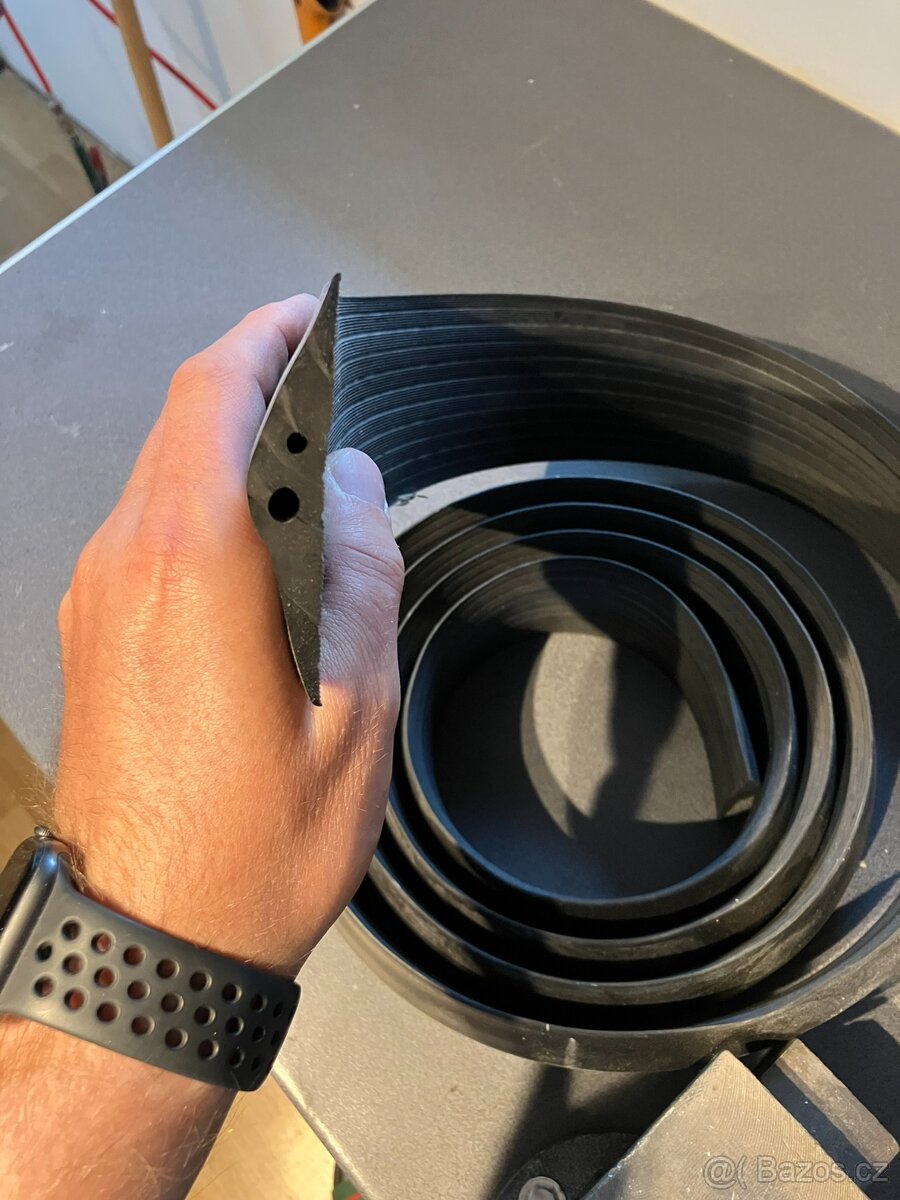 Gumový práh pod garážová vrata - 2