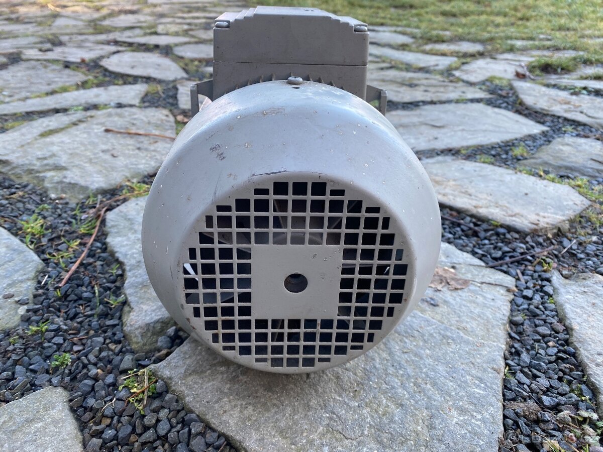 Motor Siemens 1LA7106-2AA10 3 kW 2895 ot/min - 2