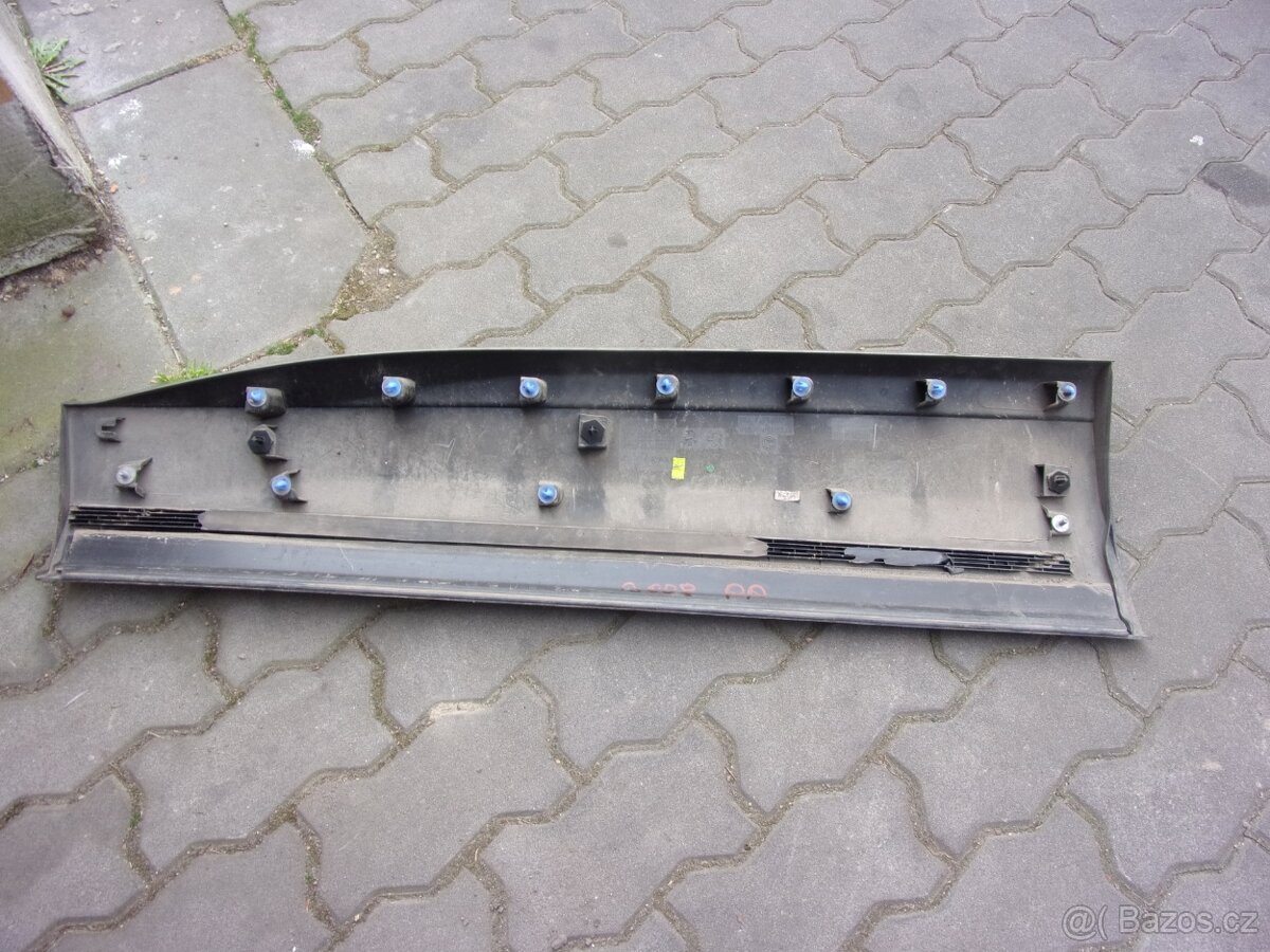 pravá přední lišta dveří Peugeot 3008 od roku 2017 - 2