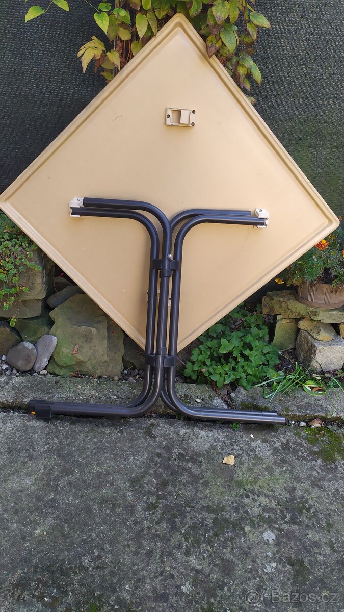 Zahradni stůl - 2