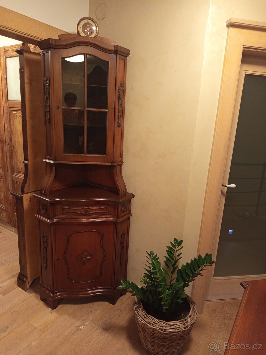 Starožitná rohová skříňka - 2