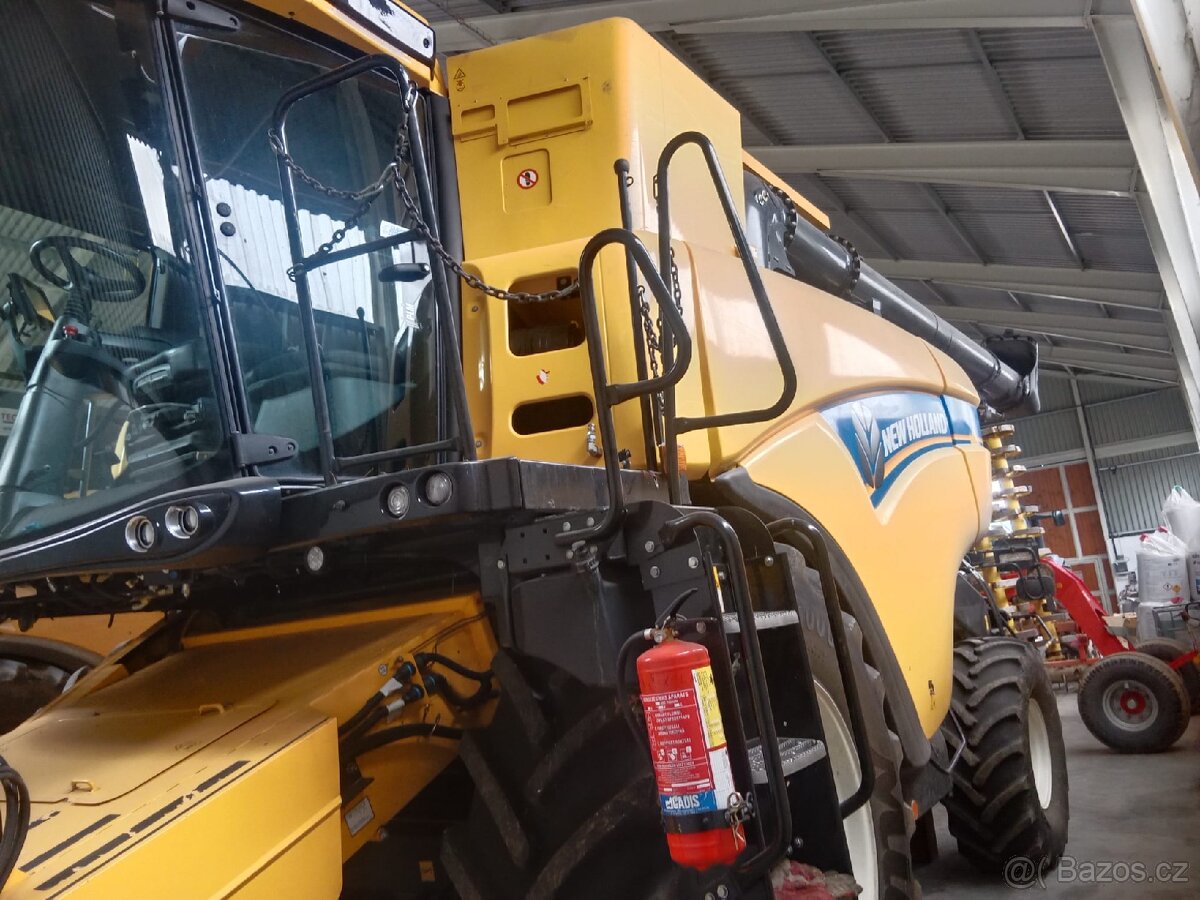 Kombajn New Holland CX 8.90 - 2