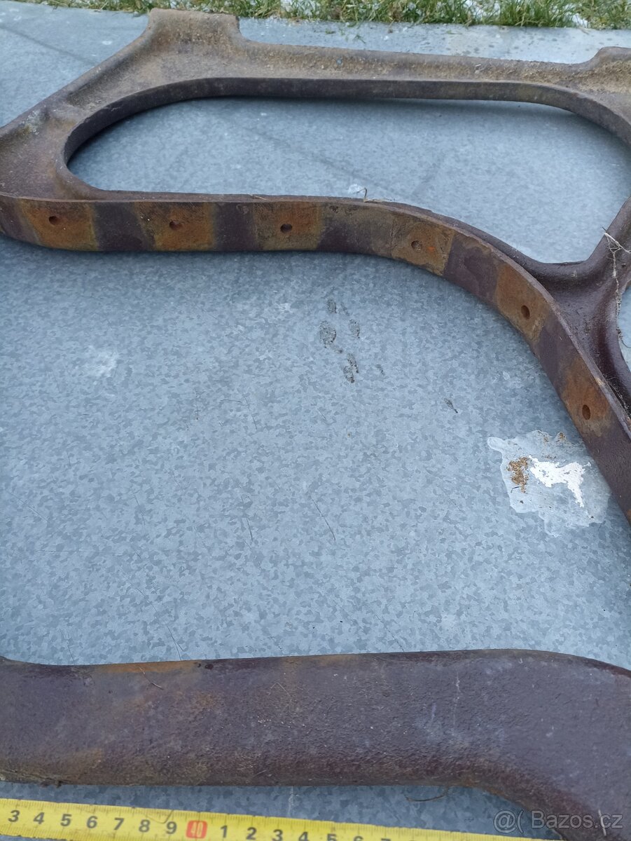 Litinové nohy k lavičce - 2