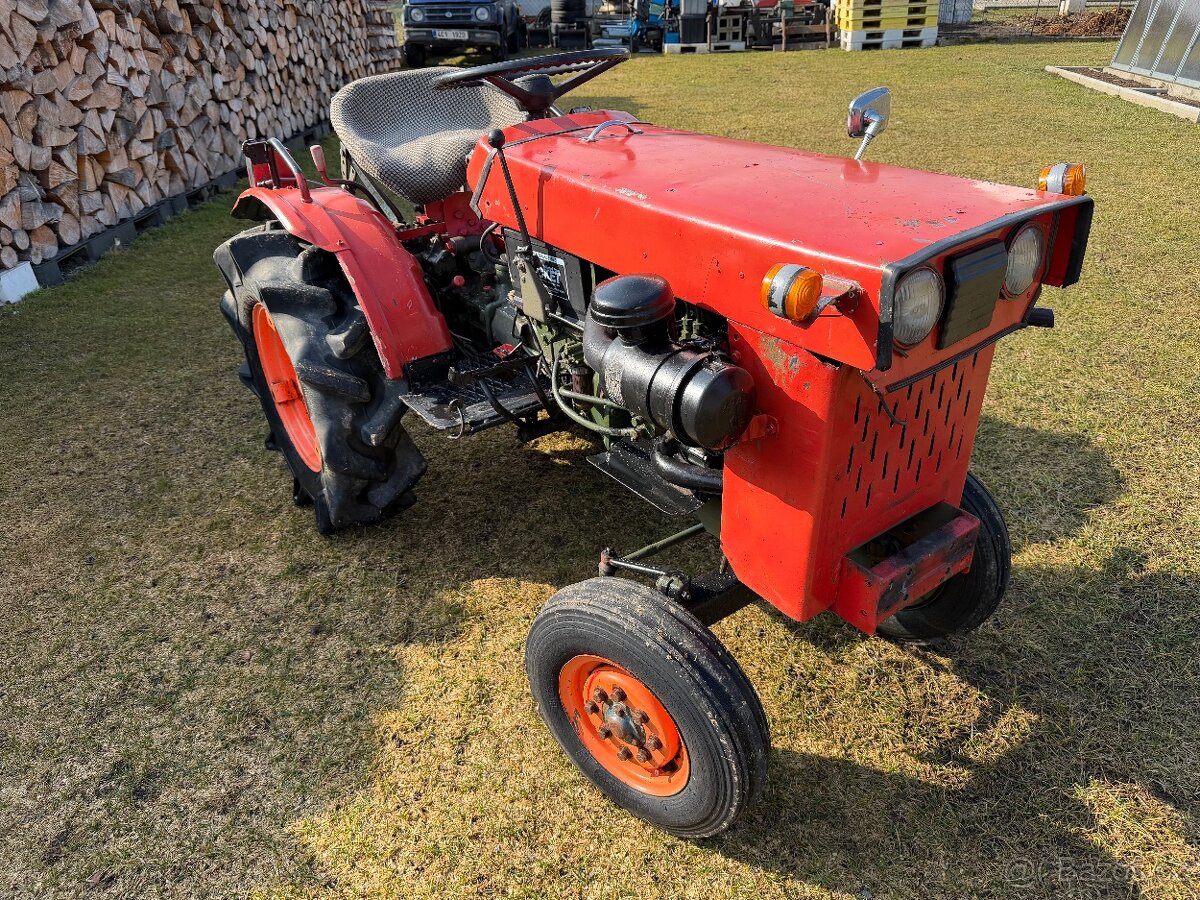 Malotraktor Kubota B7000E - 2
