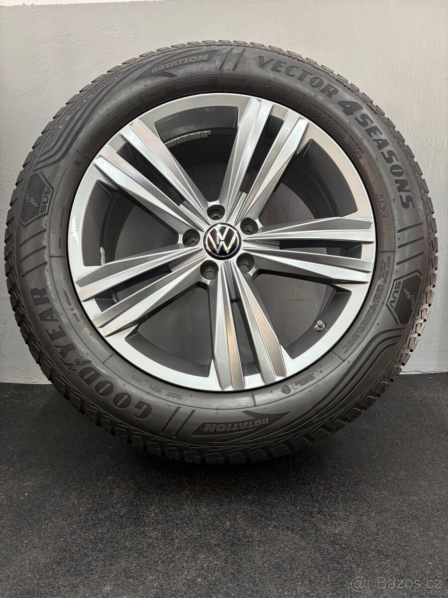 VW Touareg Sebring antracit 255/55/19 TPMS (J6) - 2