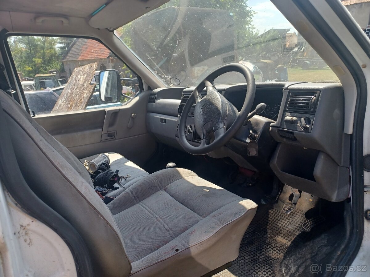 VW Transporter 2.4 D - 2