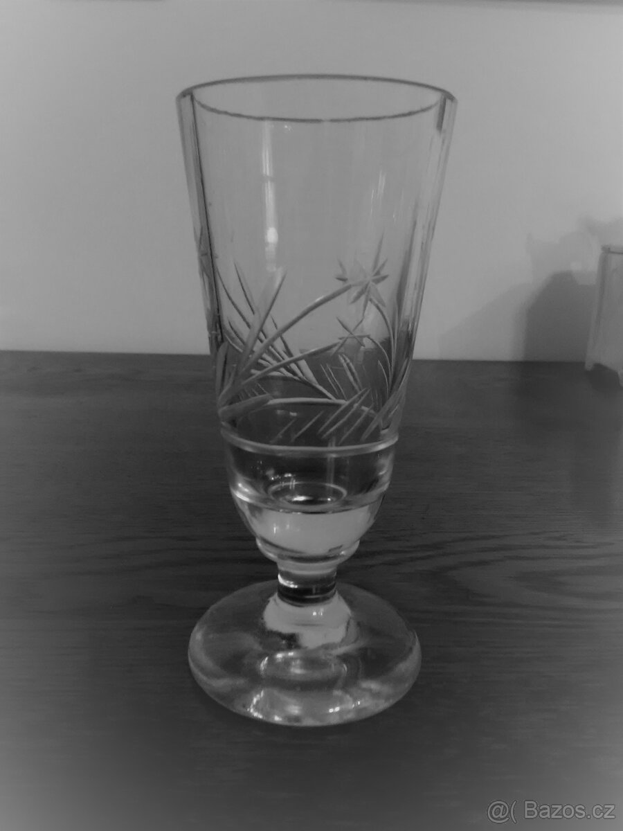 Silnostěná sklenice - pohár. - 2