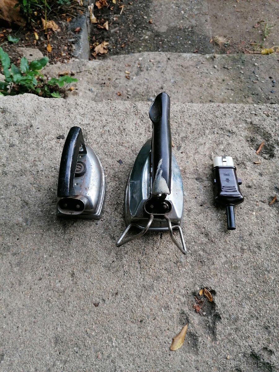 Staré žehličky, vše 300kč - 2