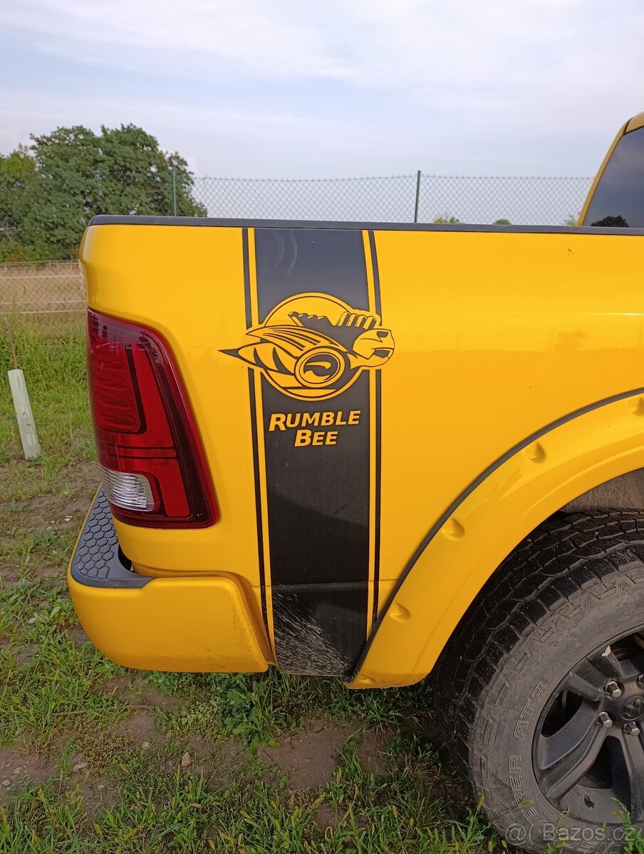 Dodge RAM 1500 najeto 53000km