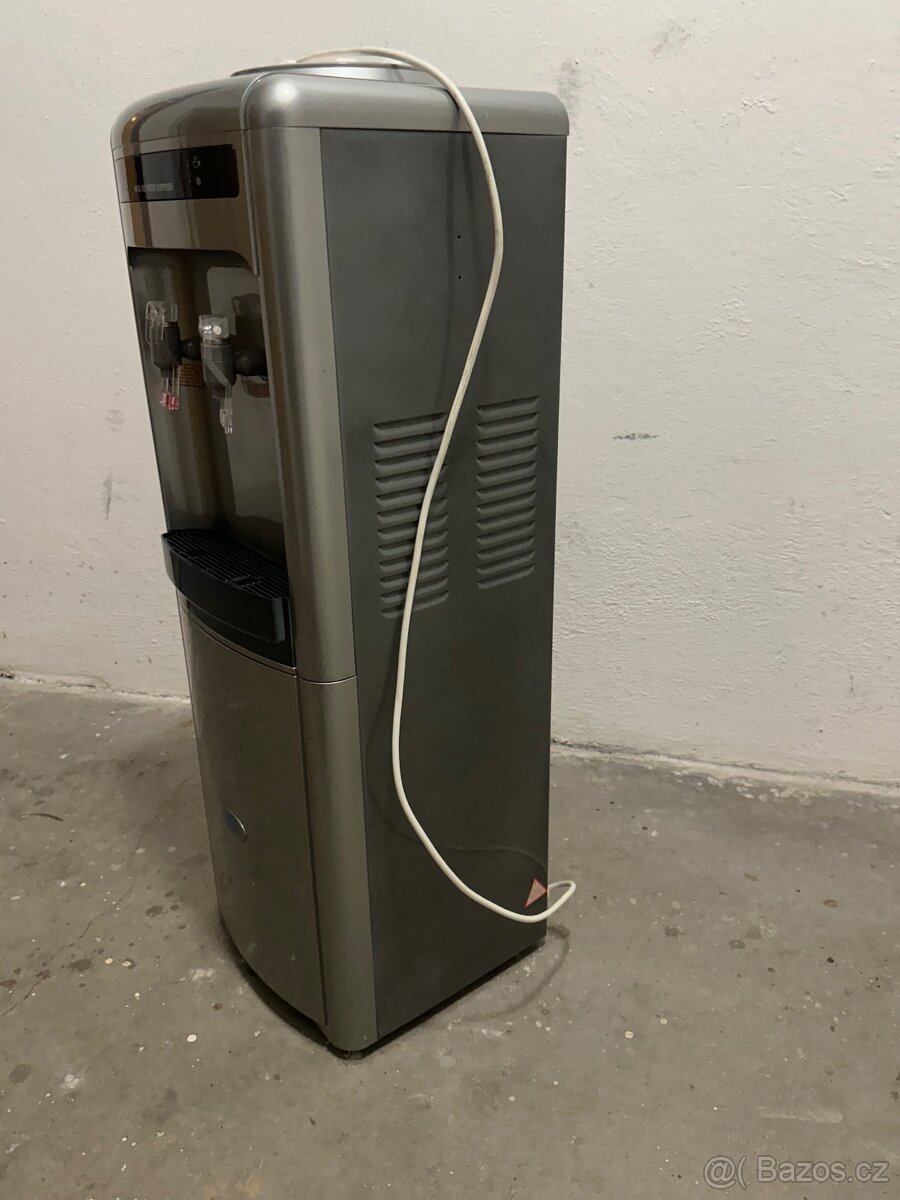 Dávkovač (automat) na vodu - 2