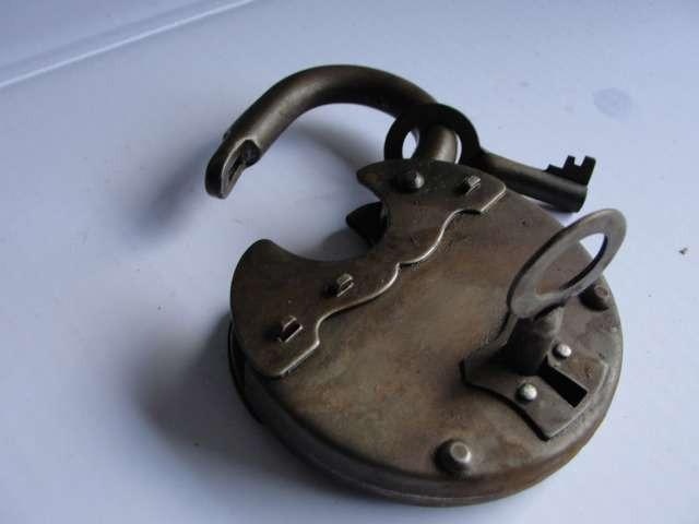 Prodám krásný, veliký, starý, kovový, visací zámek. - 2