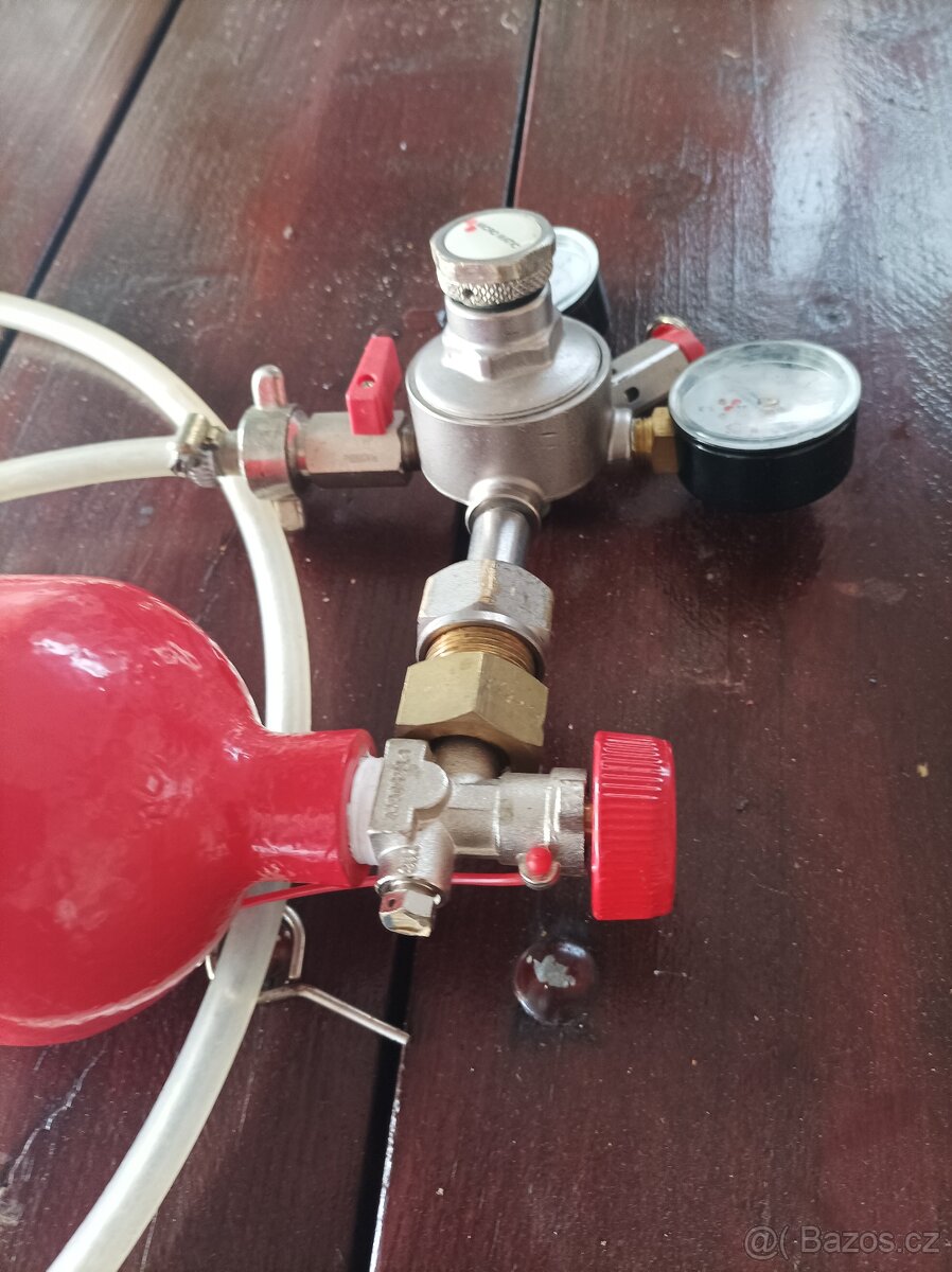 Měřák+láhev k vy čepnimu zařízení - 2