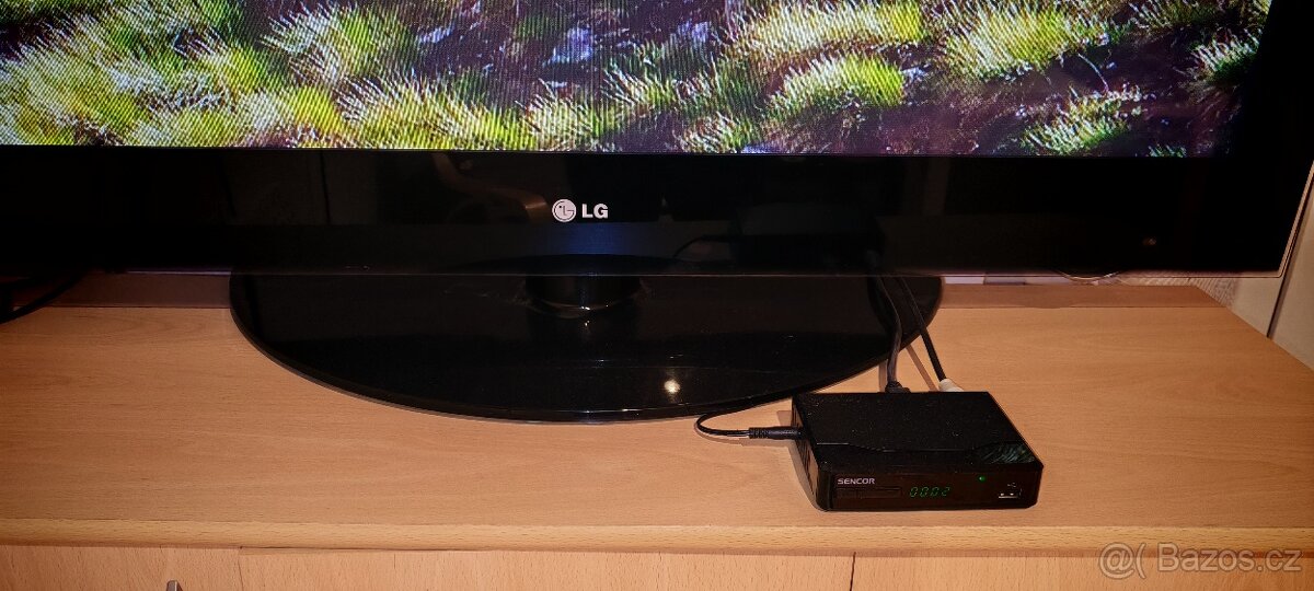 LG 42PQ6000 plasma TV - 2