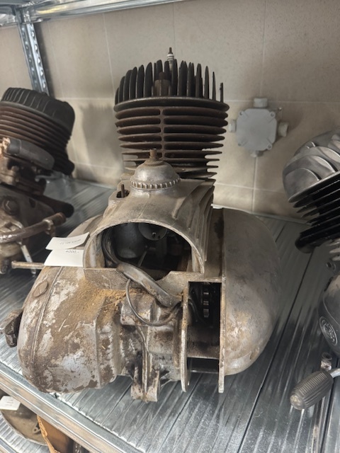 Motor ČZ - 125 - 4 KVALT - 2