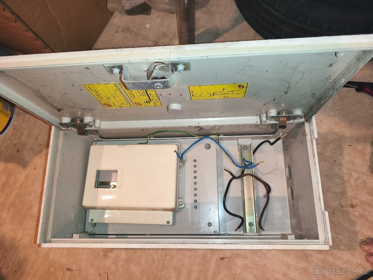 Skříň elektroměrova - 2
