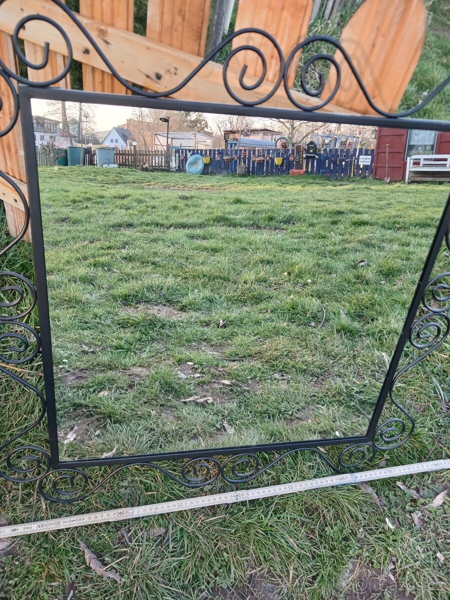 Zrcadlo v kovovým rámu - 2