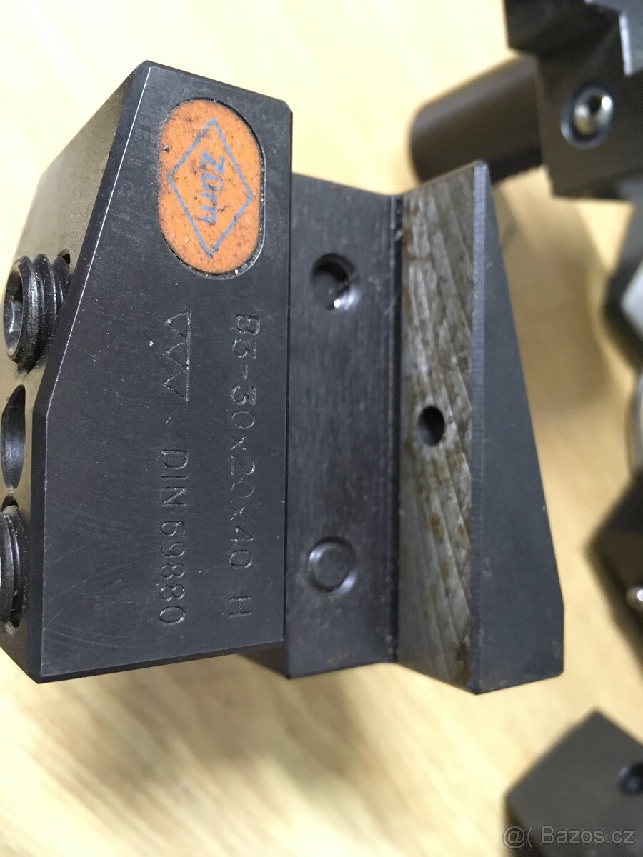 Držáky vdi 30 prodám - 2