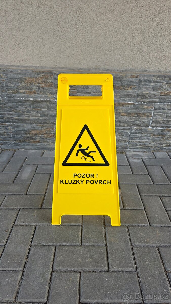 Cedule „Pozor, kluzký povrch“ - 2