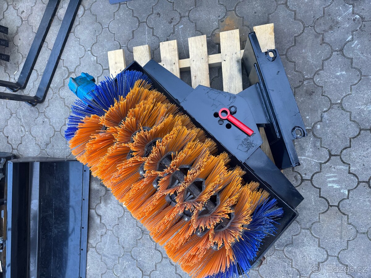 Nový Hydraulický smeták pro mininakladač - 2