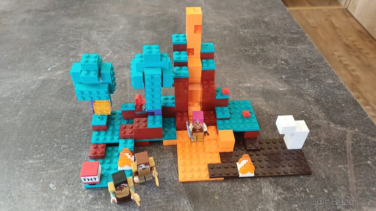 LEGO Minecraft 21168 Podivný les - 2