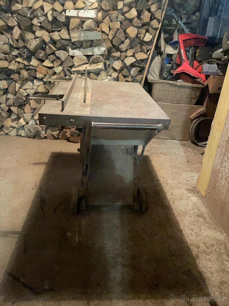 Kolebková pila,cirkulárka s pracovním stolem - 2
